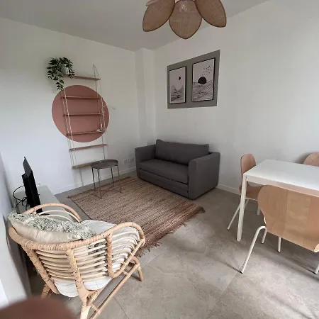 Apartment L'evasion Bleue, Clamart, Paris *