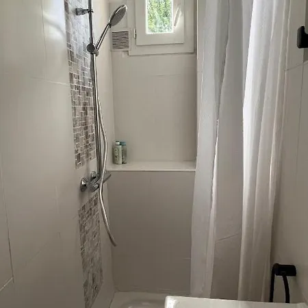 L'evasion Bleue, Clamart, Paris Apartment