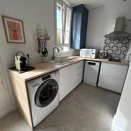 Apartment L'evasion Bleue, Clamart, Paris *